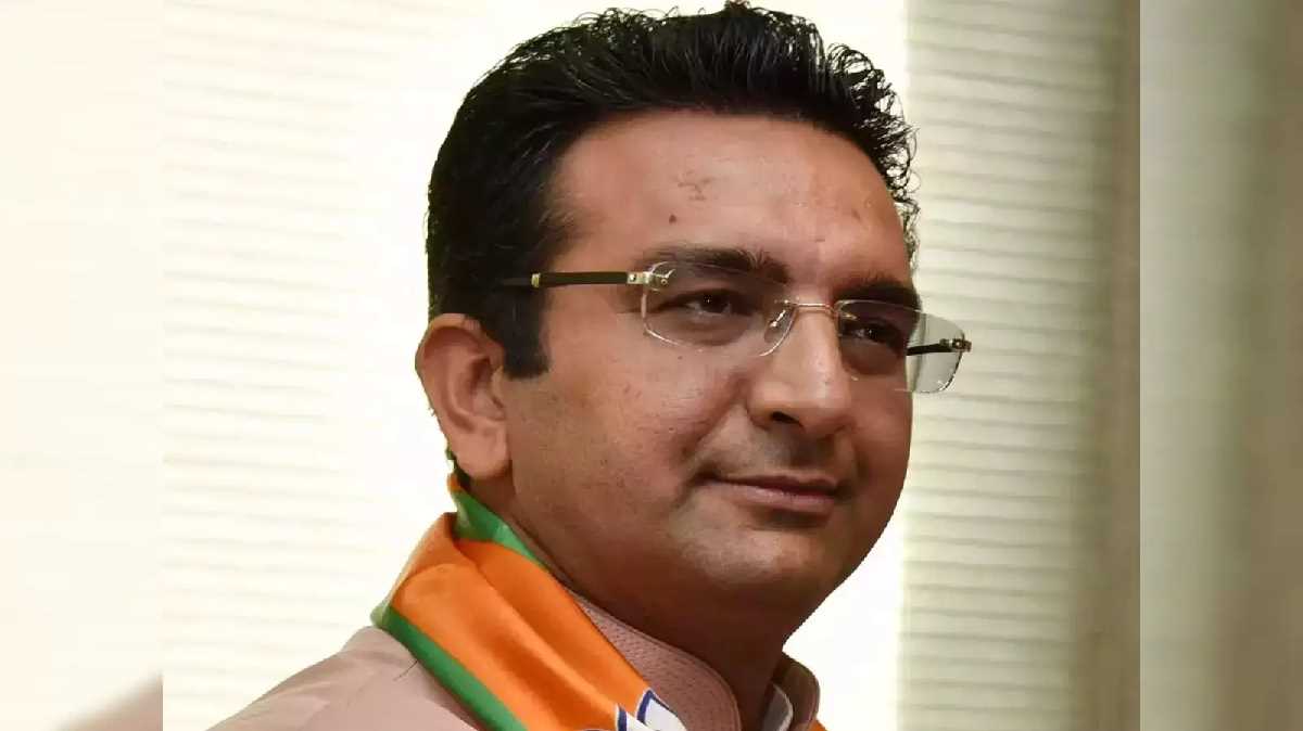 दिल्ली में किसानों से मुलाकात करने वाले राहुल गांधी कर्नाटक में 1200 किसानों की आत्महत्या पर चुप क्यों : गौरव भाटिया दिल्ली में किसानों से मुलाकात करने वाले राहुल गांधी कर्नाटक में 1200 किसानों की आत्महत्या पर चुप क्यों : गौरव भाटिया